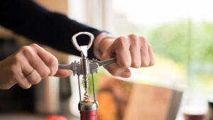 outil pour ouvrir une bouteille de vin